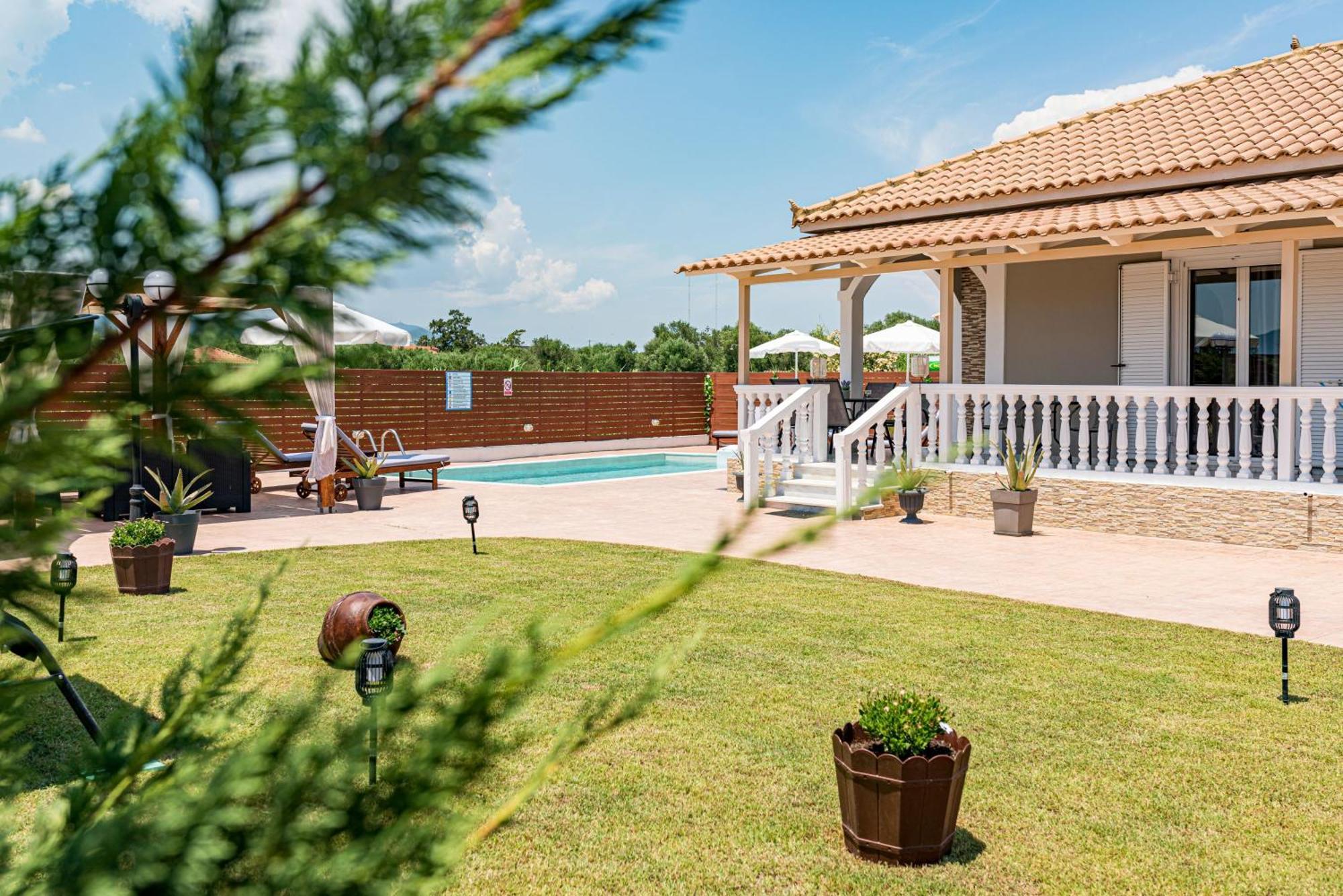 Blossom Villa Laganas Exterior photo